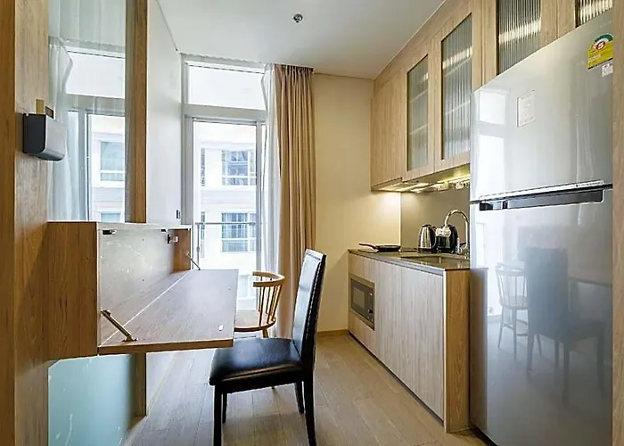 Bts Ekamai 300m Sky Pool / Rooftop Garden With View 4*